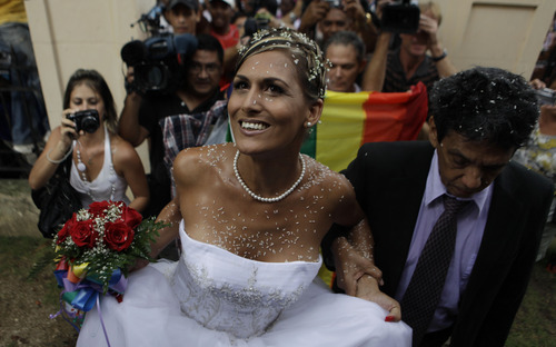 Photo Gallery Transgender Wedding In Cuba First Of Its Kind For The Country The Salt Lake Tribune