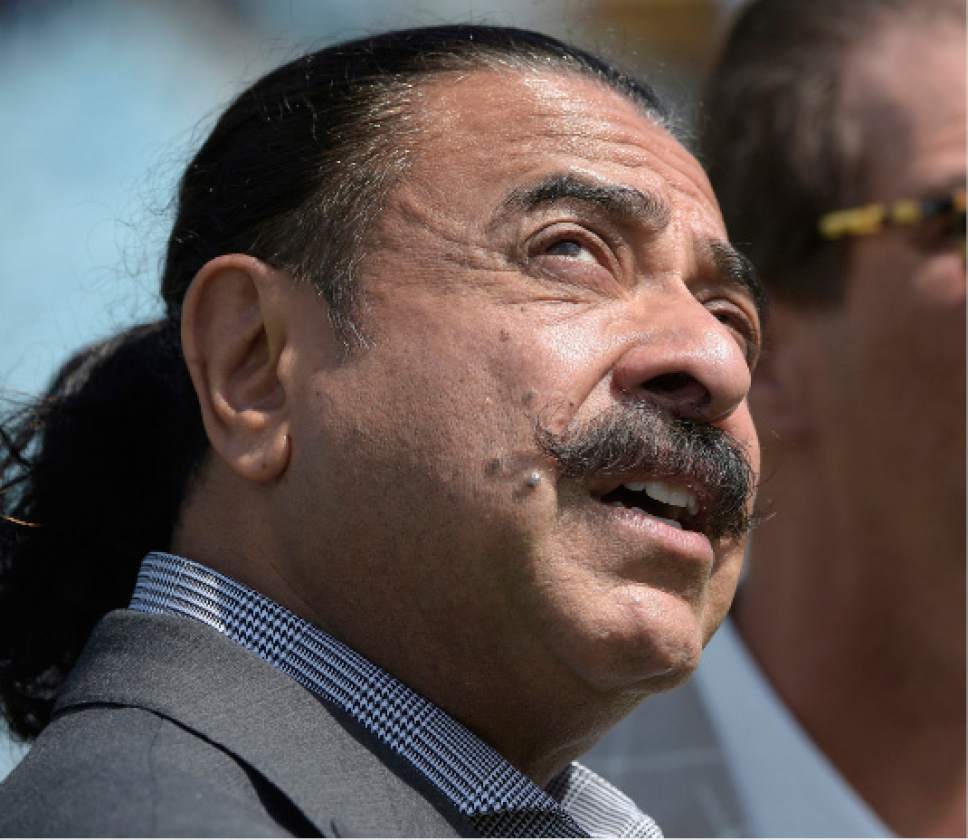 NFL Jaguars owner Khan speaks to team, seeks answers, says AP source