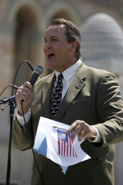 Utah Attorney General Mark Shurtleff speaks in support of Vice President Dick Cheney Thursday during a gathering at the Provo City Library at Academy Square.