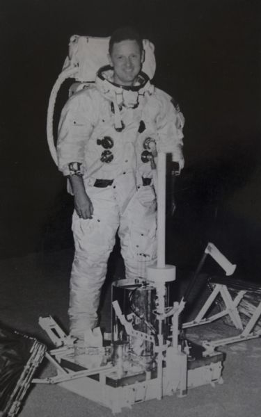 Handout PhotoAstronaut Don Lind With A Seismometer He Helped Design In ...