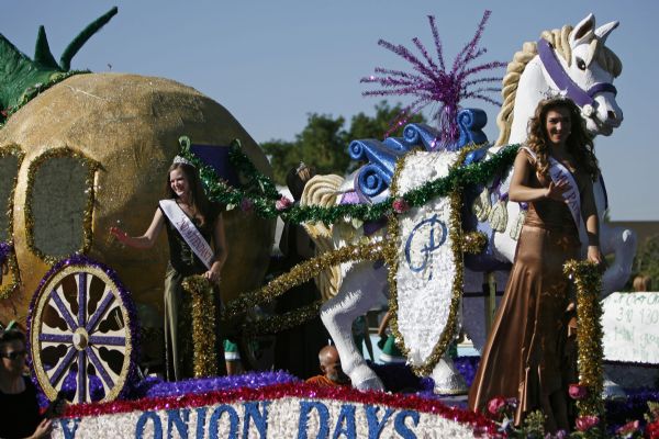 Payson - First attendant Camille Echols, left, and Miss Payson Royalty Rebecca Batty get a warm welcome from the crowds as Payson Utah concludes their 80th anniversary of their Onion Days celebrations, kicking off their final day with a parade of 98 floats as thousands lined Main street on Labor Day morning.  Photo by Francisco Kjolseth/The Salt Lake Tribune 9/07/2009