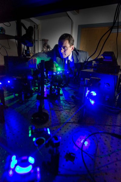 University of Utah physics professor John Lupton  works with lasers in his single molecule spectroscopy lab  in the physics building on campus. Lupton is studying  the optical properties of nano particles.    Wednesday, October 14,2009  photo:Paul Fraughton/ The Salt Lake Tribune