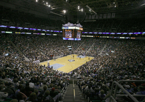 Salt Lake City -The Jazz Grizzlies NBA basketball game at EnergySolutions Arena Wednesday  November 26, 2008.  Steve Griffin/The Salt Lake Tribune 11/26/08