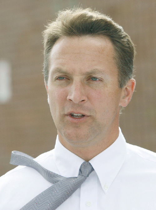 Scott Sommerdorf  l  The Salt Lake Tribune&#xA;Martin Bates, the new Granite School District superintendent during a visit to Plymouth Elementary, in Taylorsville.