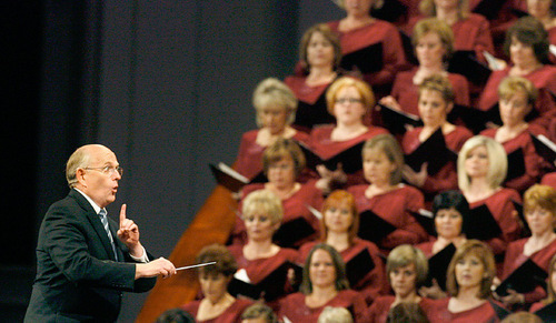 Scott Sommerdorf  l  The Salt Lake Tribune&#xA;&#xA;Craig Jessop directs the Mormon Tabernacle Choir during the afternoon session of LDS General Conference on Sunday.