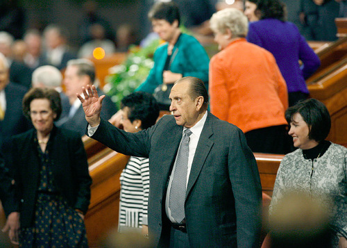 Scott Sommerdorf  l  The Salt Lake Tribune

President Thomas S. Monson waves good-bye to the crowd as he leaves LDS General Conference on Sunday.