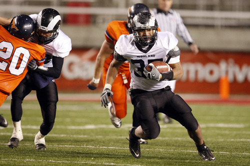 Chris Detrick  |  Tribune file photo
Highland's Sione Houma runs the ball on Nov. 19. Houma has committed to play for Michigan.