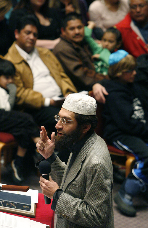 Scott Sommerdorf  l  The Salt Lake Tribune

Imam Muhammed Mahte, of the Khadeeja Mosque Islamic Society of Greater Salt Lake, speaks at the Thanksgiving week interfaith prayer service that was held at Congregation Kol Ami on Sunday.