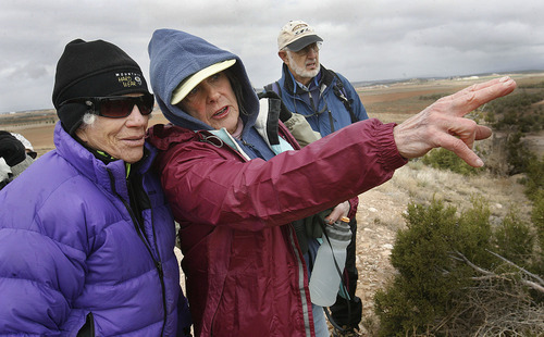 Scott Sommerdorf  |  The Salt Lake Tribune
Ronni Egan (center) points out one of the Anasazi ruins close to the 