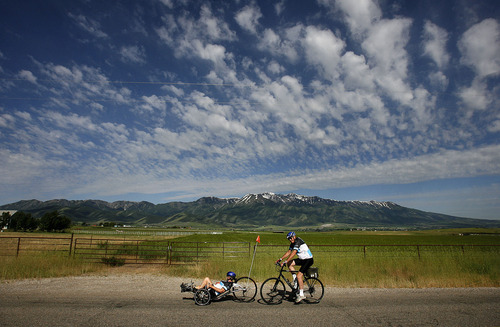 Scott Sommerdorf  |  The Salt Lake Tribune
25th Anniversary Bike MS: Harmons Best Dam Bike Ride through Cache Valley, Sunday, June 25, 2011.