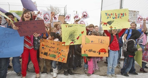 Students at Emerson Elementary School in Salt Lake City stand outside the school on Thursday, February 5, 2009 holding signs that remind drivers  in their school pick-up zone not to idle their cars while they wait .Paul Fraughton / Salt Lake Tribune