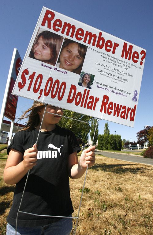 Rick Egan   |  The Salt Lake Tribune
Montonna  Gordon, niece of Susan Powell, helps get the word out about her aunt Susan at a shopping center in Puyallup, Wash.,  Saturday.