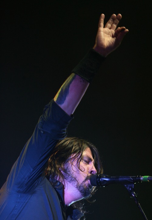 Steve Griffin  |  The Salt Lake Tribune


Foo Fighters lead vocalist Dave Grohl holds his hand in the air as he sings during the first song of a concert at the Maverik Center in West Valley City on Tuesday, Oct. 11, 2011.