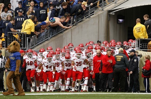 Trent Nelson  |  The Salt Lake Tribune
Pitt fans welcome Utah to the field. Utah vs. Pitt, college football at Heinz Field Stadium in Pittsburgh, Pennsylvania, Saturday, October 15, 2011.