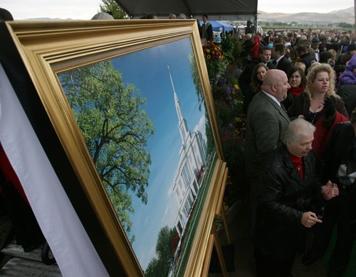 Steve Griffin  |  The Salt Lake Tribune


Thousands of LDS faithful line up to get a closer look at a painting of the proposed temple during groundbreaking ceremony in Payson, Utah Saturday, October 8, 2011.