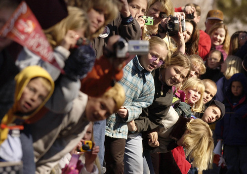 Steve Griffin | Tribune file photo
Fans lean over a rope, eager to get a photo as a torchbearer approaches in Richfield.