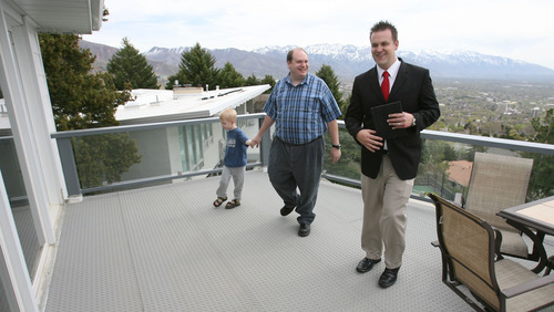 Steve Griffin | The Salt Lake Tribune


Dan Smuin, right, is graduating from the University of Utah with no debt. Smuin worked as a realtor and took eight years to complete his degree in human development and family studies. Here, he shows an Avenues home to Steve Hartvigsen and his son Joshua.