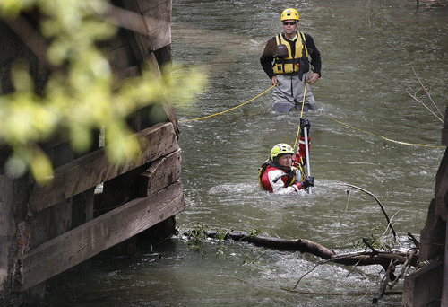 Scott Sommerdorf  |  The Salt Lake Tribune             
Search efforts for a 4-year-old boy presumed drowned continued further down river at a bridge near Exchange
Road and 21st Street in Ogden, Monday, April 30, 2012. Searchers
extended their search pattern further north on the Weber River Monday
morning.