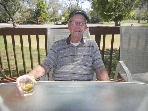 Tom Wharton  |  The Salt Lake Tribune
Eighty-six-year-old Copper Club member Ronald Latham helped
replace the old sand greens at the historic course in the early
1950s.