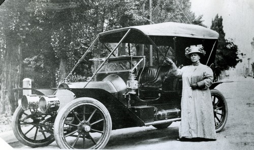 Tribune file photo

Orvilla Draper Shafer stands with her Pierce Arrow in 1915.