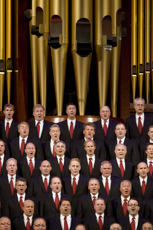 Kim Raff | The Salt Lake Tribune
The Mormon Tabernacle Choir sings during the Pioneer Day concert 