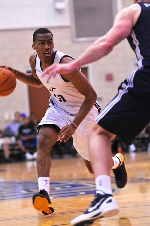 Alec Burks (10), of the Utah Jazz drives to the basket against of the Indiana Pacers during the Orlando Summer League games Thursday, July 12, 2012 in Orlando, Florida.  (Photo by Roberto Gonzalez|Special to the Tribune)
