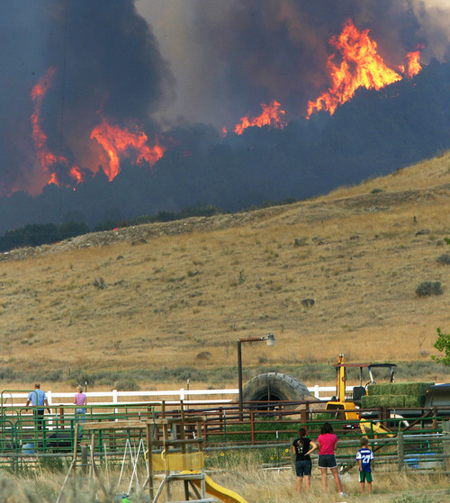 Steve Griffin | The Salt Lake Tribune


Anxious residents keep an eye on a wildfire that burns out of control near Camp Williams and Eagle Mountain, Utah Monday August 6, 2012.