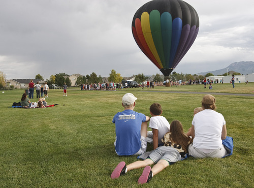 Leah Hogsten  |  The Salt Lake Tribune
Students at Bluff Ridge Elementary School in Syracuse enjoyed a lesson about the aerodynamics of hot air balloon flying August 30, 2012.