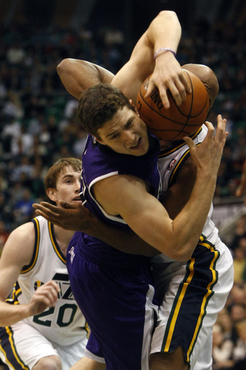 Chris Detrick  |  The Salt Lake Tribune
Sacramento Kings point guard Jimmer Fredette (7) and Utah Jazz point guard Jamaal Tinsley (6) go for the ball during the fourth quarter of the game at EnergySolutions Arena Friday November 23, 2012.  The Jazz won the game 104-102.
