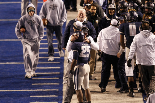 Chris Detrick  |  The Salt Lake Tribune
Utah State Aggies head coach Gary Andersen whispers in the ear of Utah State Aggies running back Kerwynn Williams (25) after he scored a touchdown during the Famous Idaho Potato Bowl at Bronco Stadium Saturday December 15, 2012.  At the end of the first half the Aggies were winning, 10-6.