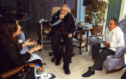In this picture released by Cuba's state newspaper Granma, Cuban leader Fidel Castro, center,  and Cuba's President Raul Castro, right,  listen to Argentina's President Cristina Fernandez during a private meeting in Havana, Cuba, Friday, Jan. 11, 2013. Fernandez is in Cuba to visit Venezuela's President Hugo Chavez, who is recovering from cancer surgery.  (AP Photo/Alex Castro, Granma)