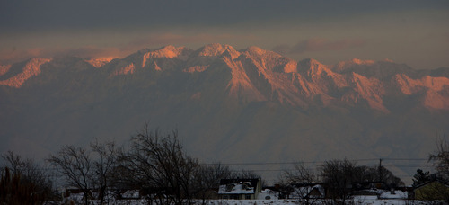 Steve Griffin | The Salt Lake Tribune


 The peaks of the Wasatch Range rise above the Salt Lake Valley smog as they catch the last sun rays of the day Tuesday January 15, 2013.