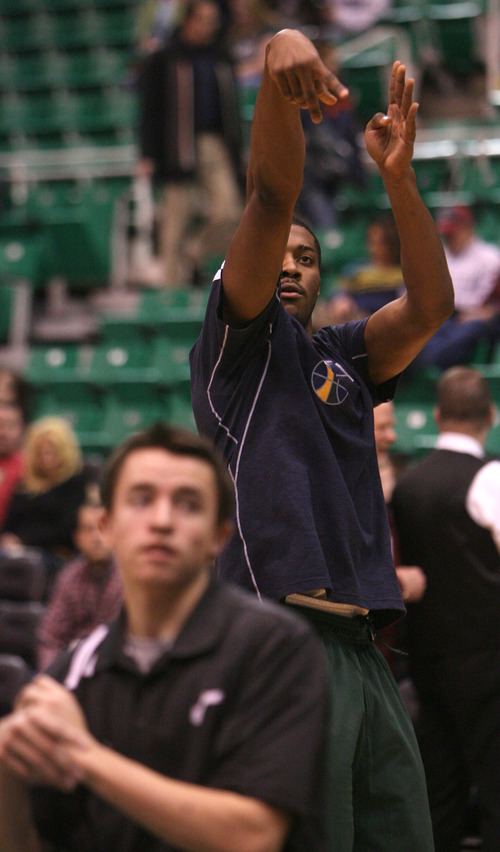 Steve Griffin | The Salt Lake Tribune


 Derrick Favors follows through on a shot during warm-up prior to the Utah Jazz versus the Milwaukee Bucks basketball game at EnergySolutions Arena in Salt Lake City, Utah Wednesday February 6, 2013.