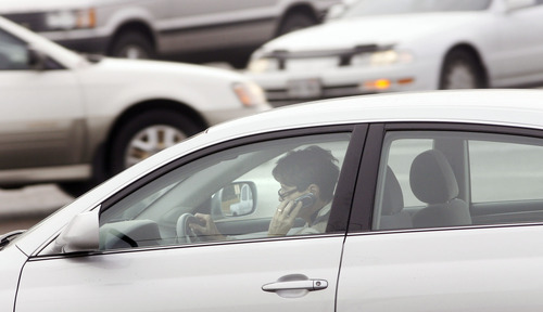Tribune file photo
Despite concerns that it could lead to a cellphone ban for all drivers, a House committee has unanimously endorsed a bill to prohibit their use by motorists younger than 18 years old -- for texting or calls, even with hands-free devices.