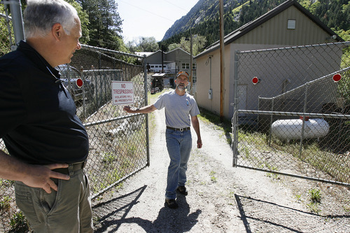 Scott Sommerdorf   |  The Salt Lake Tribune
Dan Stireman, Murray City Power energy services manager, left, speaks with Glenn Lundberg, substation generation supervisor, as Lundberg closes the gate to the diversion dam up Little Cottonwood Canyon. Murray City Power, observing its 100th anniversary, is one of the oldest municipally owned utilities in the state and the only municipally owned utility in the Salt Lake Valley. When it was founded it built a small hydropower project near the mouth of Little Cottonwood Canyon., Wednesday, May 22, 2013.
