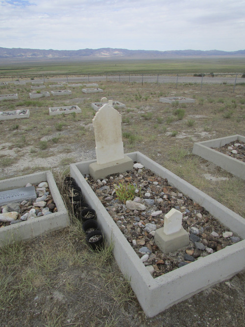 Grave marker at historic Iosepa cemetery. (Tom Wharton photo)