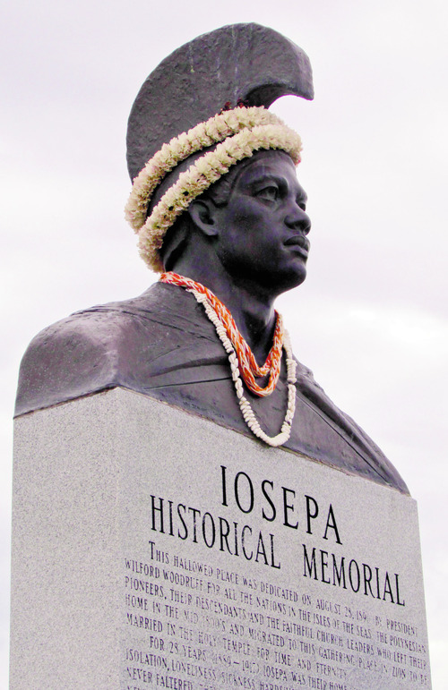 Historical Iosepa cemetery memorial. (Tom Wharton Photo)