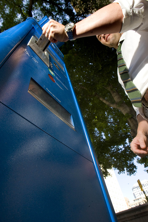 Paul Fraughton  |   The Salt Lake Tribune
Chad Golsan, of Salt Lake City, inserts a credit card into a parking kiosk on Main Street. A new opinion poll says a majority of those surveyed like the kiosks and find them easy to use.    Wednesday, August 21, 2013