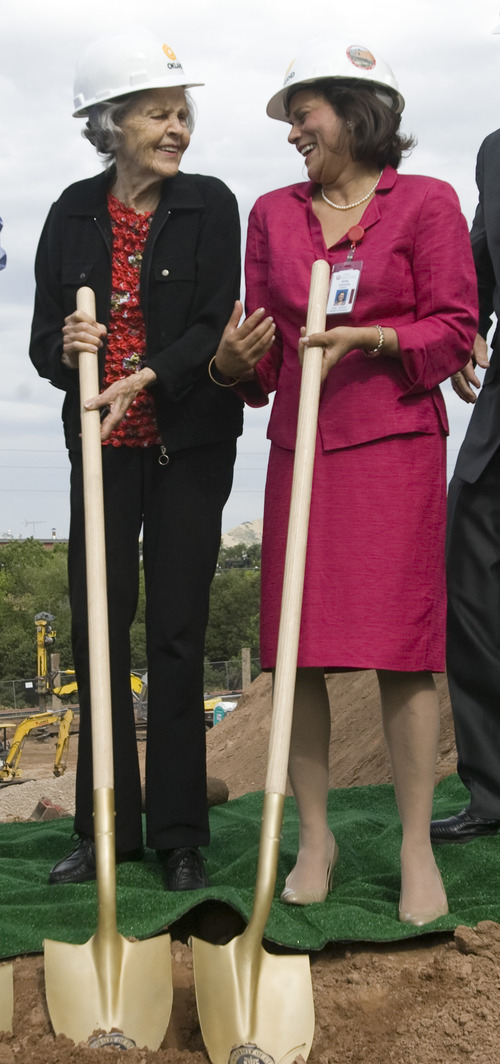 Rick Egan  | The Salt Lake Tribune 

Donor Tye Noorda chats with Rena D'Souza, dean of the new School of Dentistry, at the Friday groundbreaking for new dental school building at the University of Utah.