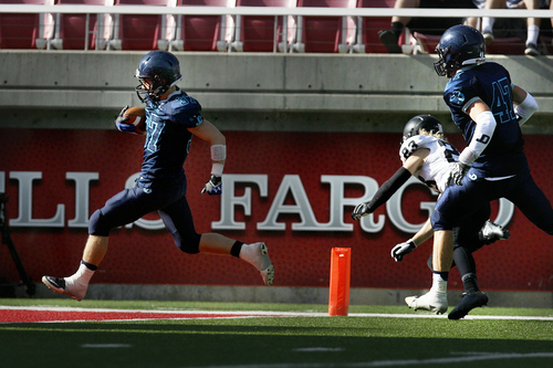 Scott Sommerdorf   |  The Salt Lake Tribune
Juan Diego RB Chase Williams scores on a long swing pass to give Juan Diego a 21-7 lead over Pine View at the half, Thursday, November 14, 2013.