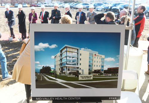 Steve Griffin  |  The Salt Lake Tribune


University of Utah Health Sciences dignitaries join Murray elected officials during ground breaking ceremony for the new Midvalley Health Center at 6100 South and 243 East  in Murray, Utah Monday, November 25, 2013.