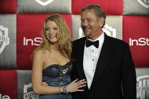 Blake Lively and Ernie Lively arrive at the InStyle and Warner Bros. Studios Golden Globes after-party on Sunday, Jan. 11, 2009, in Beverly Hills, Calif. (AP Photo/Chris Pizzello)
