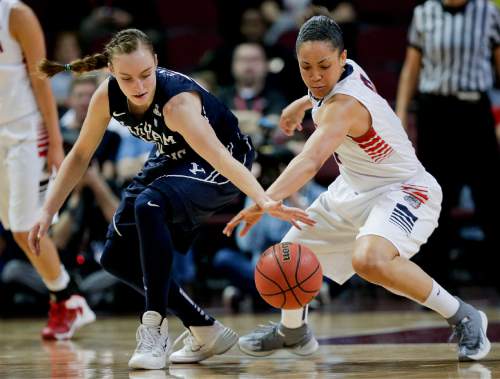 BYU's Lexi Eaton, left, scrambles for a loose ball against Gonzaga's Haiden Palmer in the first half of the NCAA West Coast Conference women's tournament championship college basketball game, Tuesday, March 11, 2014, in Las Vegas. (AP Photo/Julie Jacobson)