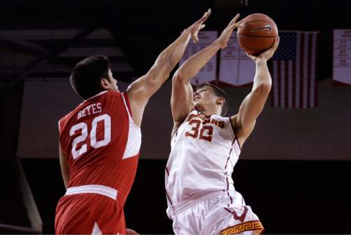 Southern California's Nikola Jovanovic, right, of Serbia, drives to the basket under pressure by Utah's Chris Reyes during the second half of an NCAA college basketball game, Sunday, Feb. 1, 2015, in Los Angeles. Utah won 67-39. (AP Photo/Jae C. Hong)