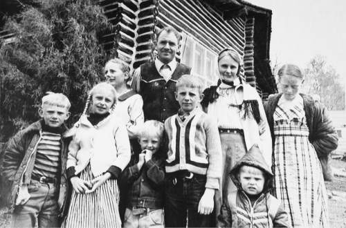 Tribune file photo

In this photo, taken in 1978, John and Vickie Singer stand with their seven children in front of the log cabin Singer built 20 years earlier in Marion, Utah. Singer was shot by law officers in 1979 as he was  going to his mailbox. The officers were attempting to arrest him on a contempt of court citation related to Singer's refusal to send his children to public school.