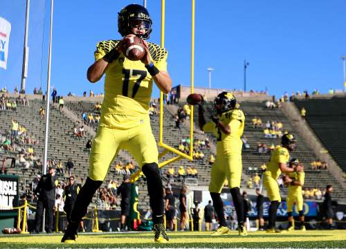 Oregon quarterback Jeff Lockie (17) warms up before the start of an NCAA college football game against Georgia State, Saturday, Sept. 19, 2015, in Eugene, Ore. (AP Photo/Ryan Kang)
