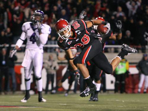 Utah receiver Freddie Brown, right, scores the winning touchdown in the final minute of play in front of TCU's Steven Coleman. The 10th-ranked Utes defeated No. 11 TCU 13-10 at Rice-Eccles Stadium on Thursday, November 6, 2008. 
Scott Sommerdorf / The Salt Lake Tribune