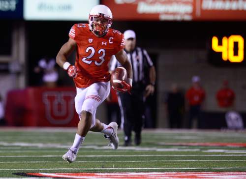 Scott Sommerdorf   |  The Salt Lake Tribune
Utah RB Devontae Booker runs 40 yards for a TD to give Utah a 10-7 lead during first half play. Utah held a 24-17 lead at the half, Saturday, October 10, 2015.