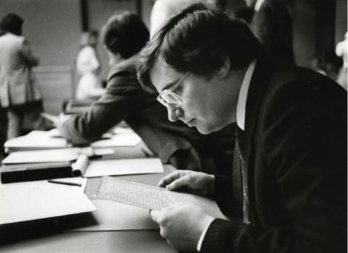 Tribune file photo
Mark Hofmann peruses the "White Salamander Letter" during a court hearing.