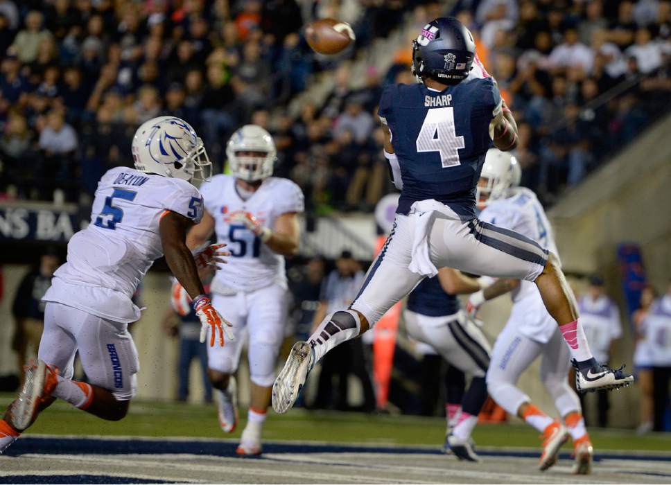 Scott Sommerdorf   |  The Salt Lake Tribune
Utah State Aggies WR Hunter Sharp (4) catches a 10 yd TD pass to give USU a 17-3 lead. Utah State led Boise State 17-3 after one quarter of play, Friday, October 15, 2015.